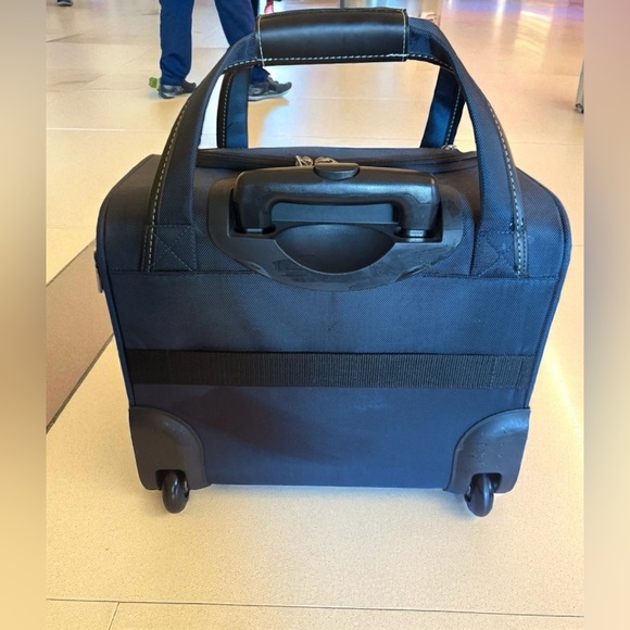 London Fog Travel Bag With 2 Rolling Wheels Dark Navy Blue 15x14x8 Inches - Picture 9 of 15